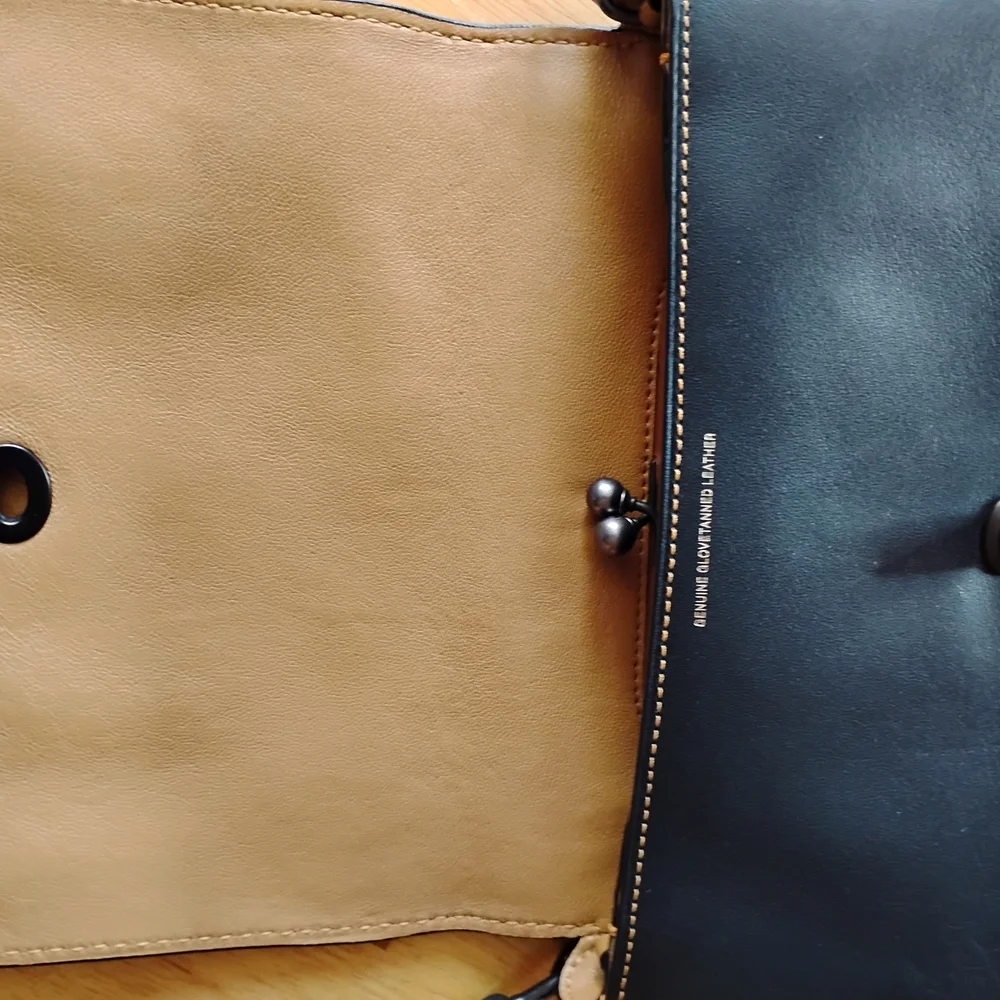 Coach Brown Leather Dinky Turn-Lock Crossbody Wallet with Contrasting Stitching